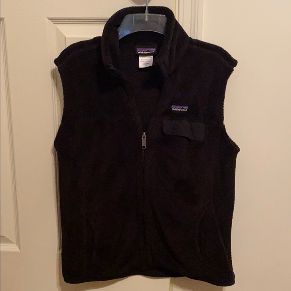 Black Patagonia fleece vest!